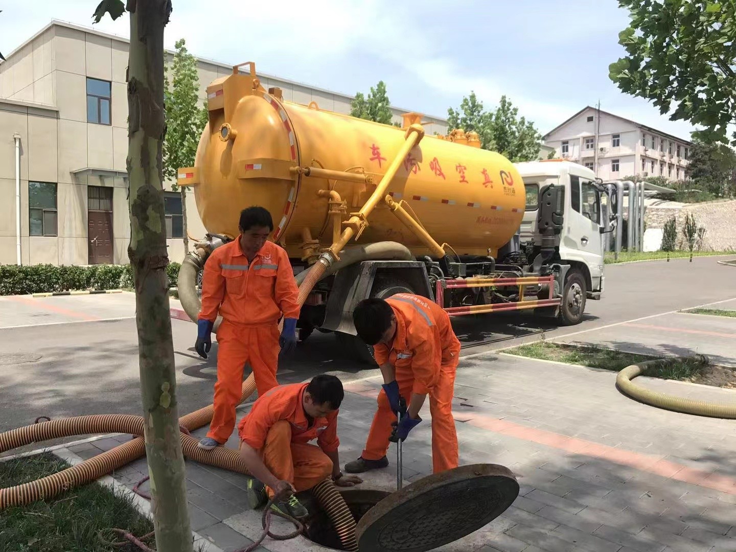 麻城化粪池清理与5-8吨吸粪车施工效率分析